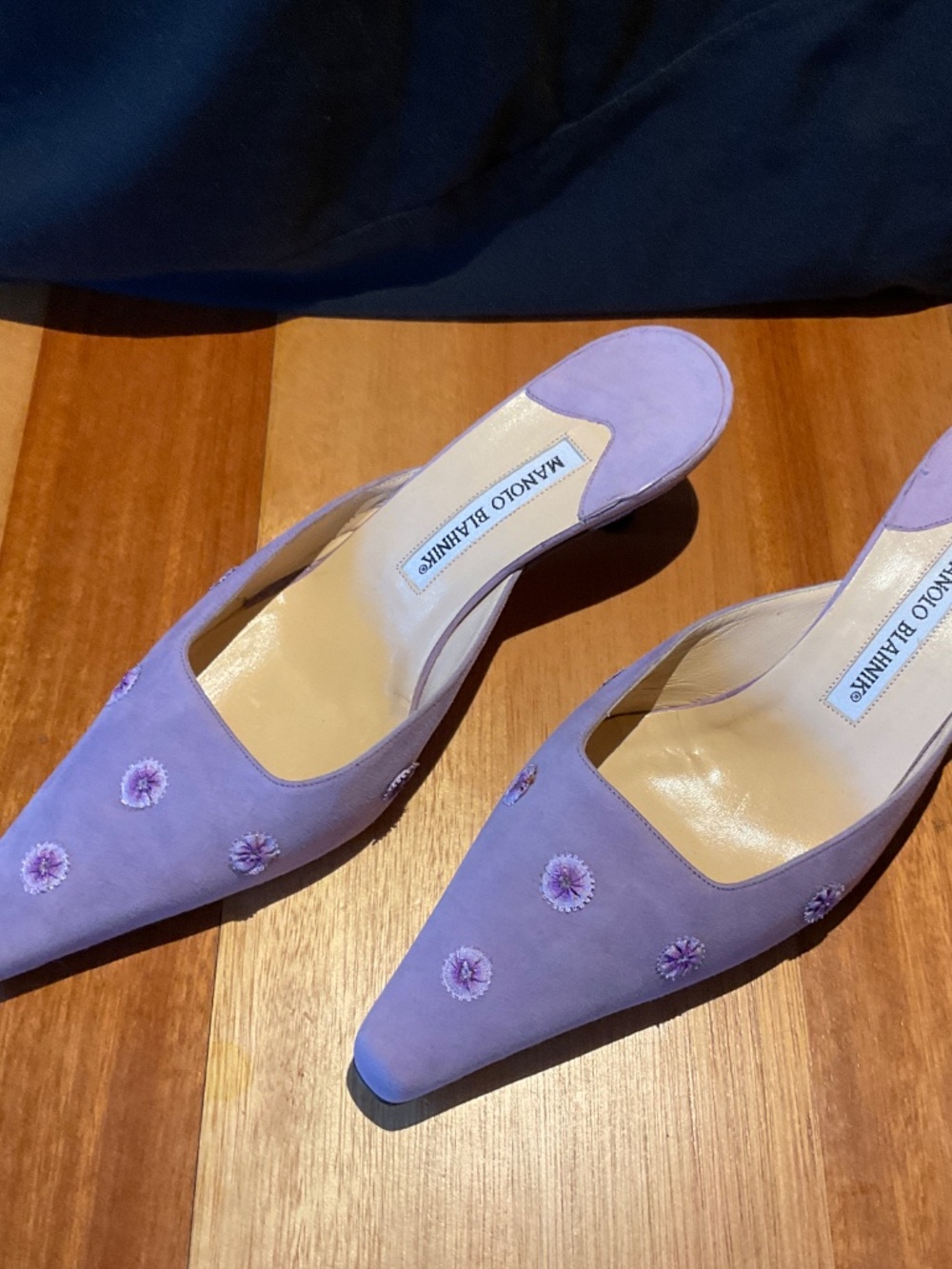 Manolo Blahnik lavender suede 8 1/2 38.5 - Picture 2 of 4